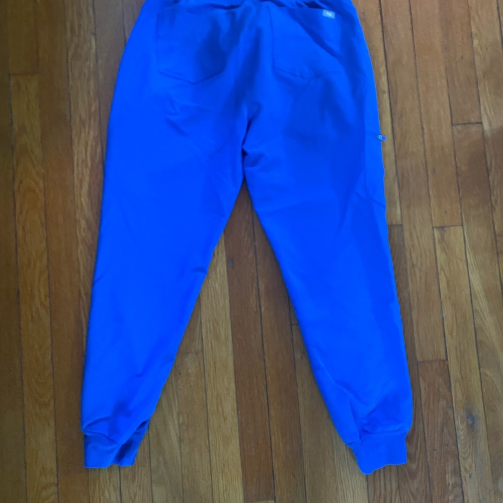 Women fig scrub pants